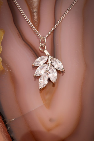 Zircon Taşlı Yaprak Model Gümüş Renk Kolye