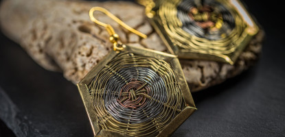 Göz Alıcı Çelik Takı: Taşlı ve İnci Detaylı Küpe Modelleri ile Şıklığınızı Tamamlayın