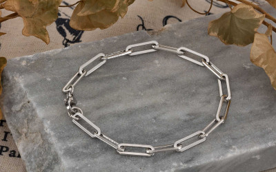 Gümüş Bileklik: Şıklığın ve Zarafetin Simgesi Gümüş Bileklik: Şıklığın ve Zarafetin Simgesi