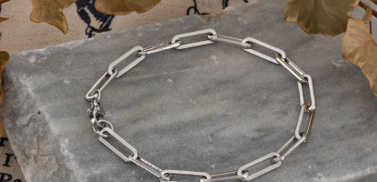 Gümüş Bileklik: Şıklığın ve Zarafetin Simgesi