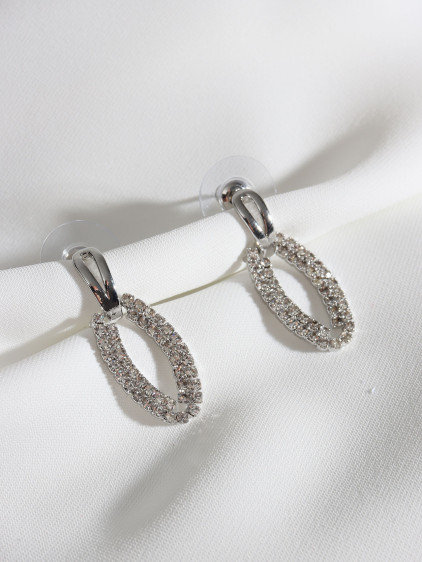 Zircon Taşlı Gümüş Renk Oval Taş Sallantılı Abiye Küpe Zircon Taşlı Gümüş Renk Oval Taş Sallantılı Abiye Küpe