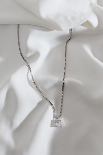 Beyaz Büyük Tek Taşlı Gümüş Renk Kolye
