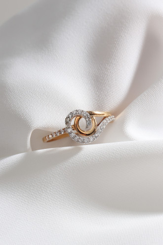 3 Sıra Zircon Taşlı Gold Renk Yüzük 3 Sıra Zircon Taşlı Gold Renk Yüzük