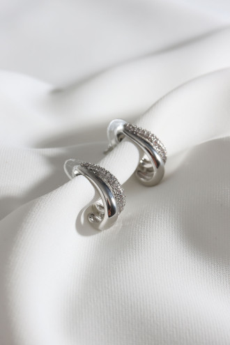 Zircon Taşlı 2'Li Görünümlü Gümüş Renk Küpe