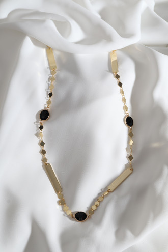 Siyah Taşlı Gold Renk Şerit Detaylı Kolye