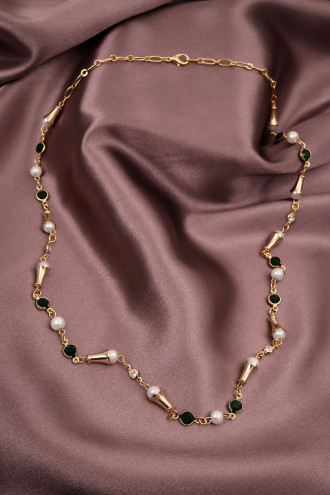 Küçük Yeşil Taş Detaylı Incili Kolye