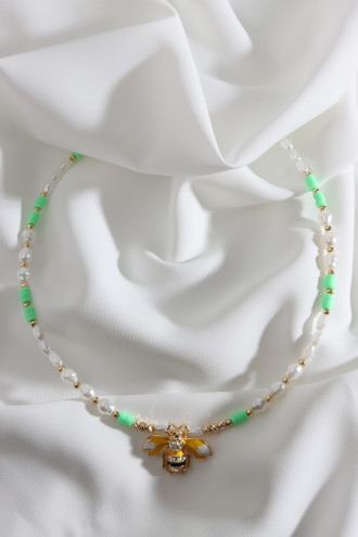 Arı Fügür Yeşil Fimo Detaylı İnci Kolye