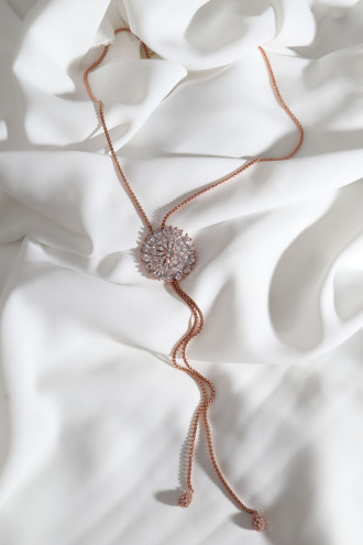 Beyaz Taşlı Çiçek Figür Asansörlü Rose Renk Abiye Kolye