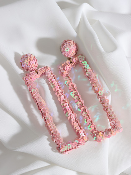 Pullu Dikdörtgen Pembe Küpe Pullu Dikdörtgen Pembe Küpe