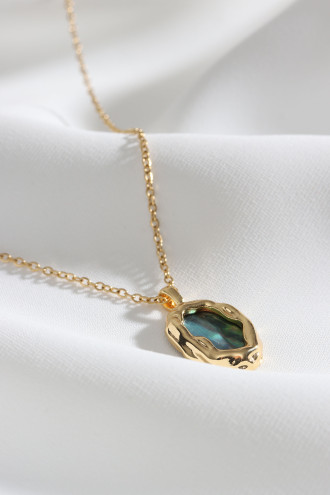 Oval Taşlı Çerçeveli Gold Renk Vintage Kolye Oval Taşlı Çerçeveli Gold Renk Vintage Kolye