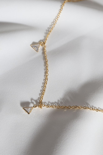 Sıralı Üçgen Taşlı Gold Renk Kolye