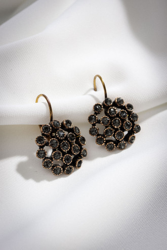 Gri Taşlı Çiçek Otantik Küpe