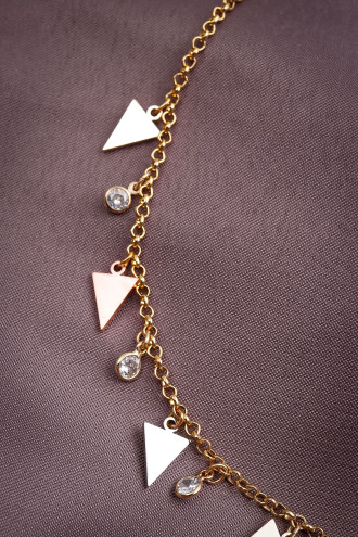 Taş Detaylı Üçgen Aparat Sallantılı Rose-Gold Renk Kolye