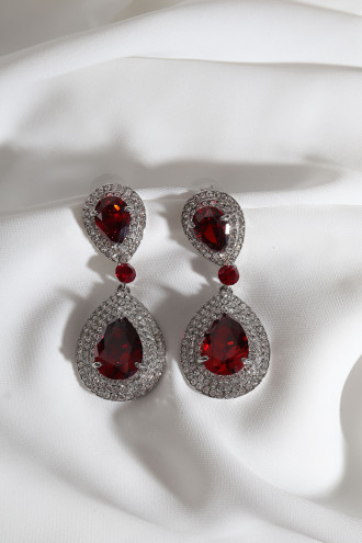 Kırmızı Taşlı Sallantılı Gümüş Renk Abiye Küpe