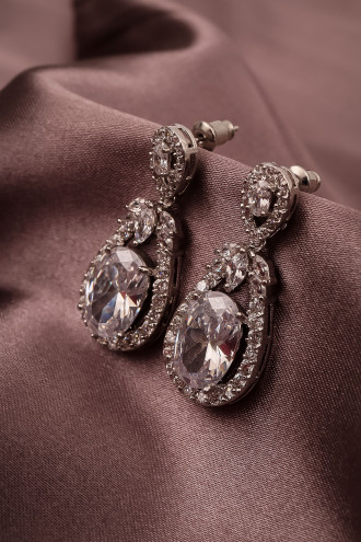 Zircon Taşlı Sallantılı Gümüş Renk Abiye Küpe