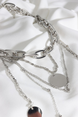 Plaka Uçlu Gümüş Renk Zincir Kolye