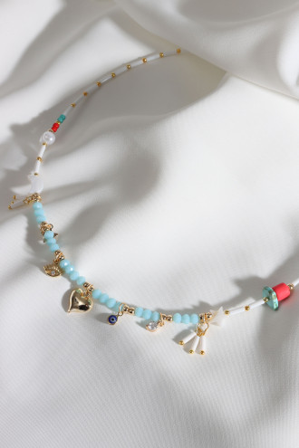 Beyaz Renk Charmlı Boncuk Kolye