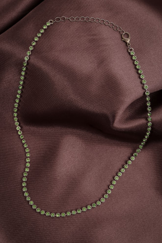 Yeşil Taşlı Tam Tur Gümüş Renk Kısa Kolye