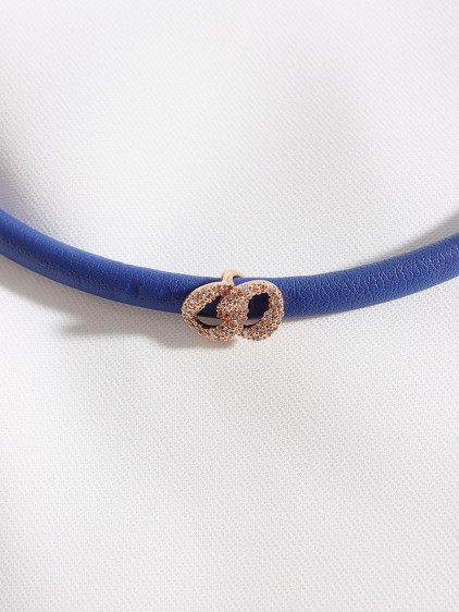 Mavi Yumuşak Deri Gold Renk Zircon Taşlı Choker