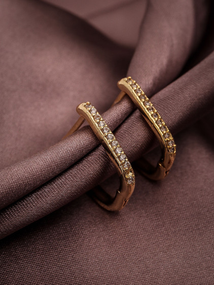 Beyaz Taşlı Oval Gold Renk Halka Küpe