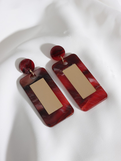 Bordo Renk Dikdörtgen Küpe Bordo Renk Dikdörtgen Küpe