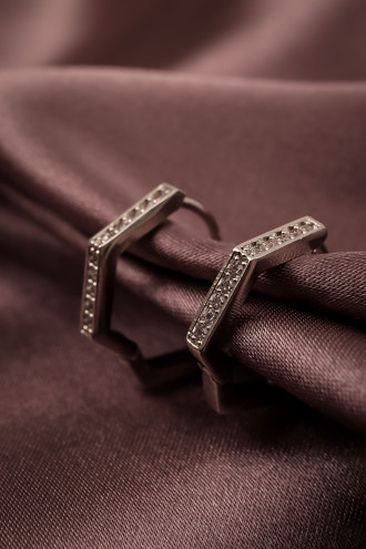 Beyaz Taşlı Dörtgen Gümüş Renk Halka Küpe