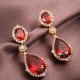 Kırmızı Zircon Taşlı Gold Renk Sallantılı Küpe