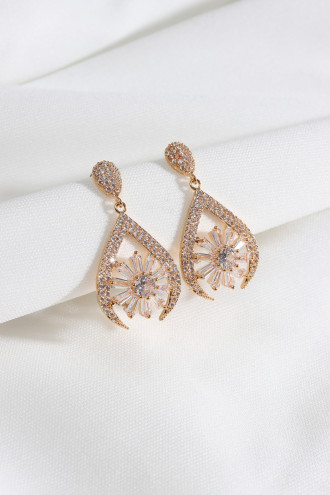 Gold Renk Zircon Taşlı Oval Abiye Küpe Gold Renk Zircon Taşlı Oval Abiye Küpe