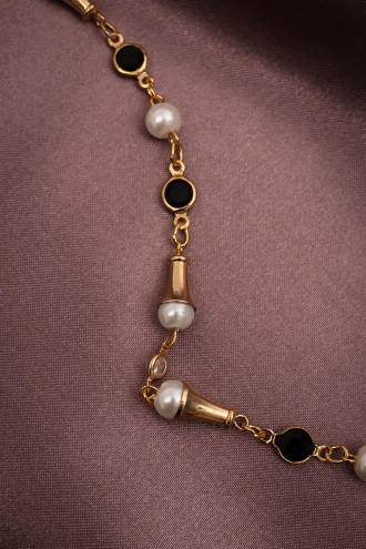 Küçük Siyah Taş Detaylı Incili Kolye