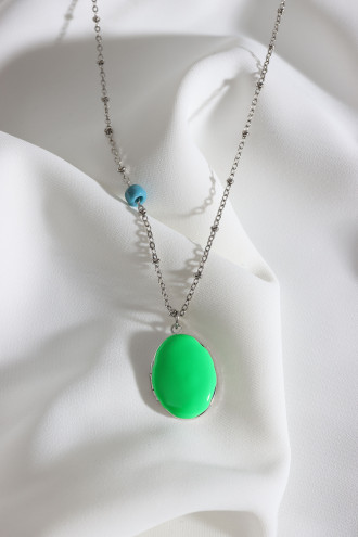 Yeşil Mineli Kapaklı Çift Taraflı Kullanıma Uygun Oval Gümüş Renk Kolye