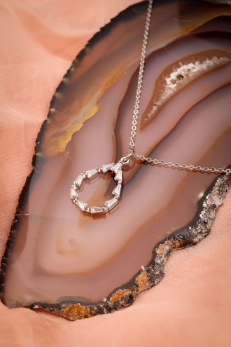 Oval Baget Taşlı Gümüş Renk Kolye