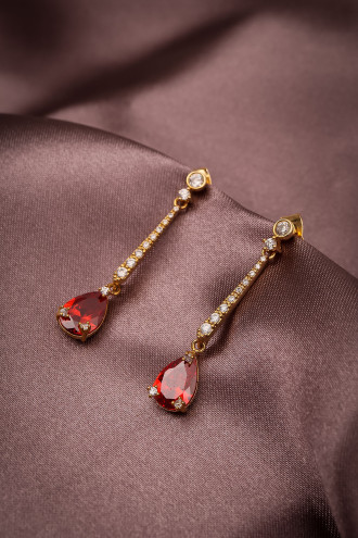 Kırmızı Taşlı Gold Renk Sallantılı Abiye Küpe Kırmızı Taşlı Gold Renk Sallantılı Abiye Küpe