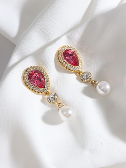 İnci Detaylı Pembe Taşlı Gold Renk Abiye Küpe İnci Detaylı Pembe Taşlı Gold Renk Abiye Küpe