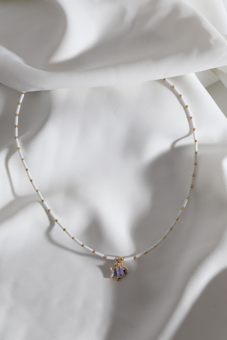 Beyaz Boncuklu Mor Mineli Balık Figür Kolye