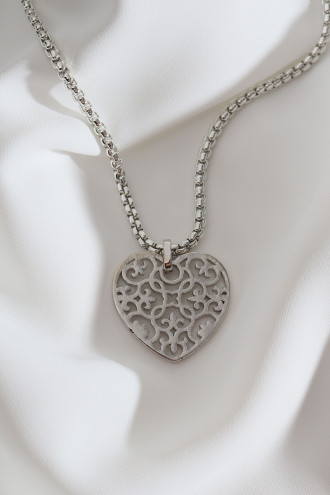 Gümüş Renk Motifli Kalp Kolye