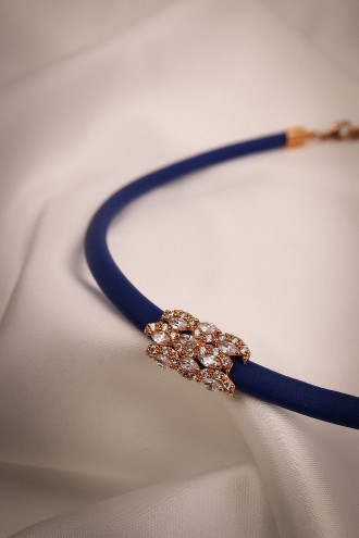Mavi Yumuşak Deri Gold Renk Zircon Taşlı Choker