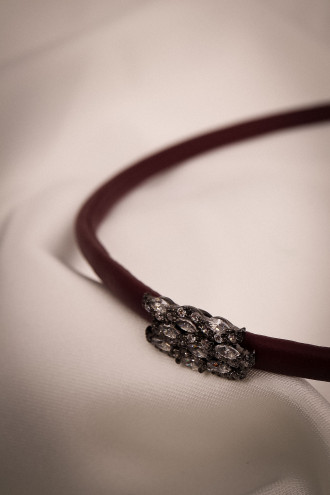 Bordo Yumuşak Deri Antrasit Renk Zircon Taşlı Choker