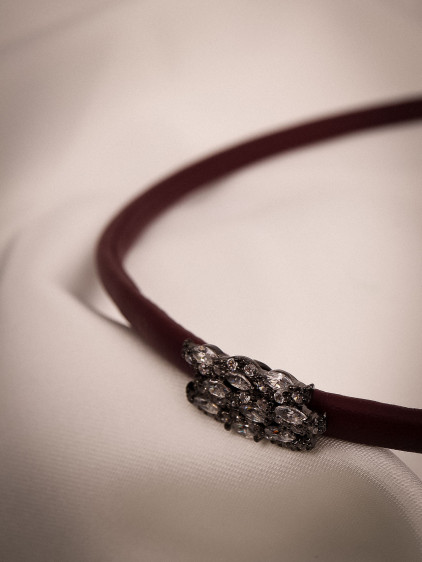 Bordo Yumuşak Deri Antrasit Renk Zircon Taşlı Choker