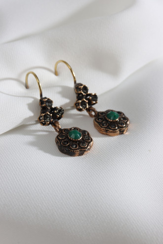 Yeşil Taş Detaylı Sallantılı Kadın Otantik Küpe