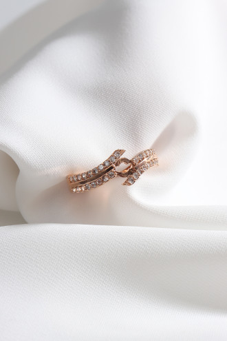 3 Sıra Zircon Taşlı Gold Renk Yüzük 3 Sıra Zircon Taşlı Gold Renk Yüzük
