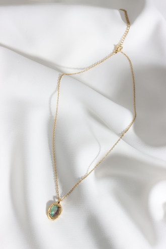 Oval Taşlı Çerçeveli Gold Renk Vintage Kolye Oval Taşlı Çerçeveli Gold Renk Vintage Kolye