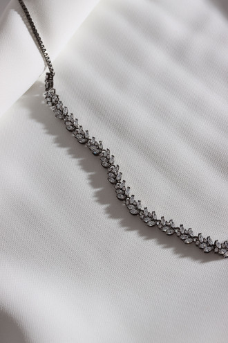 Antrasit Renk Beyaz Zircon Taşlı Asansörlü Abiye Kolye