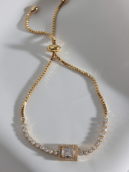 Beyaz Baget Taşlı Gold Renk Asansörlü Zircon Su Yolu Bileklik
