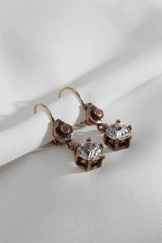 Beyaz Taşlı Sallantılı Otantik Tek Taş Küpe