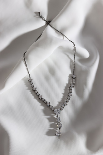 Antrasit Renk Beyaz Zircon Taşlı Abiye Kolye