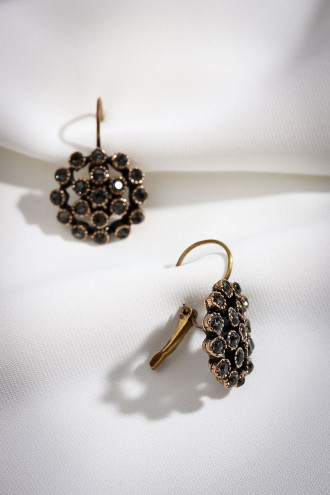 Gri Taşlı Çiçek Otantik Küpe