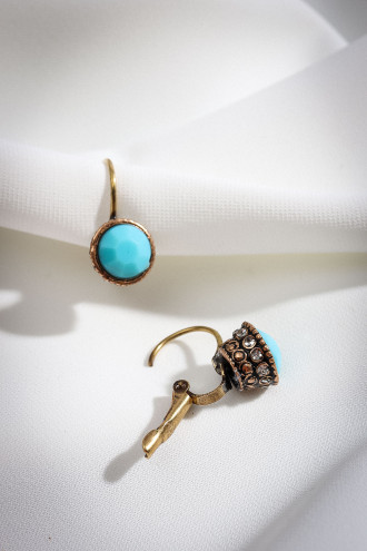 Mercan Taşlı Otantik Küpe