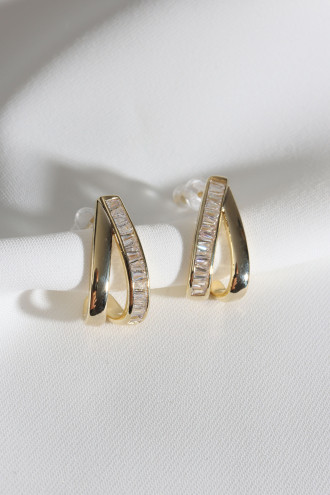 Gold Renk Baget Taşlı Oval Küpe Gold Renk Baget Taşlı Oval Küpe