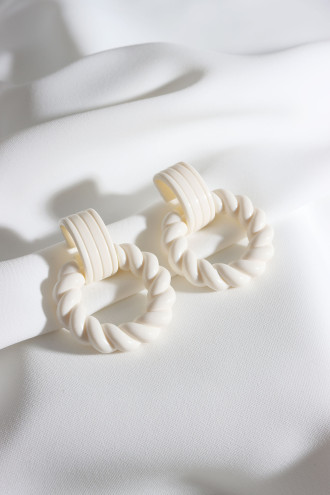 Beyaz Kare Burgu Mika Küpe Beyaz Kare Burgu Mika Küpe