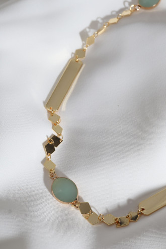 Yeşil Taşlı Gold Renk Şerit Detaylı Kolye